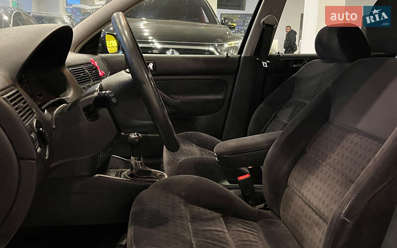 Універсал Volkswagen Golf 2002 в Шептицькому