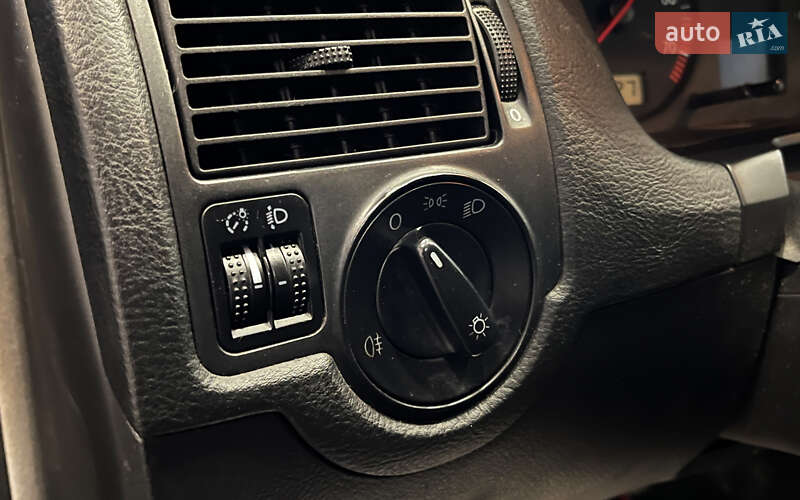 Універсал Volkswagen Golf 2002 в Шептицькому