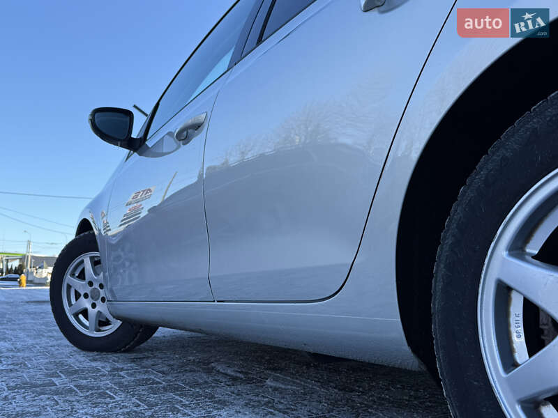 Хетчбек Volkswagen Golf 2009 в Луцьку