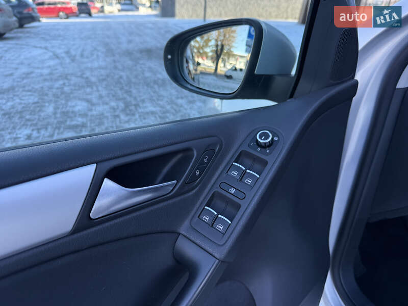 Хетчбек Volkswagen Golf 2009 в Луцьку