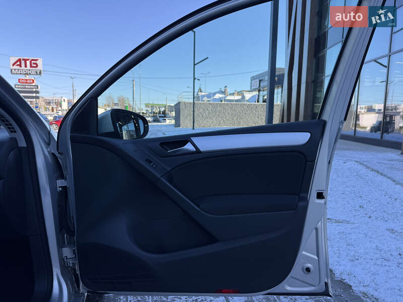 Хетчбек Volkswagen Golf 2009 в Луцьку