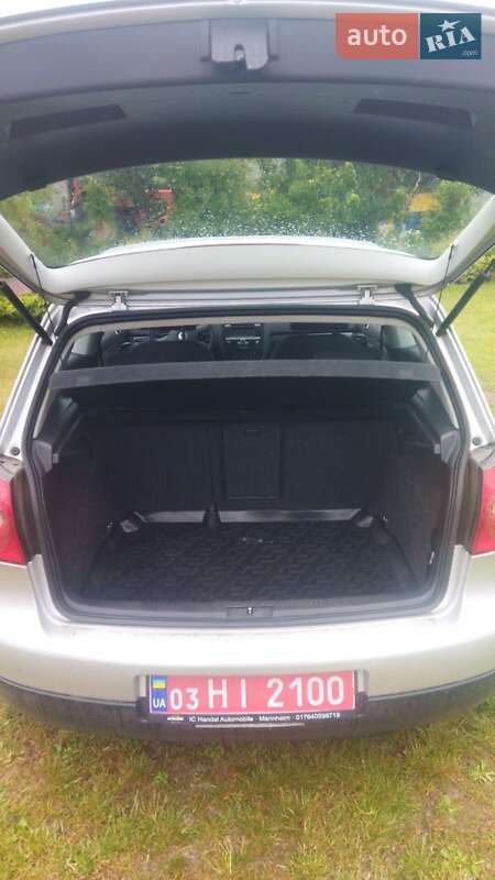 Хетчбек Volkswagen Golf 2004 в Луцьку