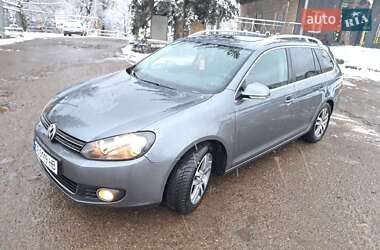 Універсал Volkswagen Golf 2010 в Чернівцях