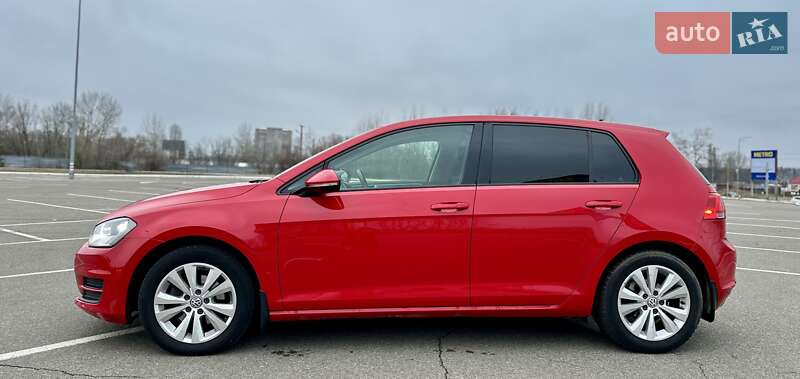 Хэтчбек Volkswagen Golf 2015 в Киеве
