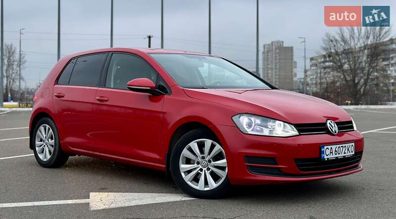 Хэтчбек Volkswagen Golf 2015 в Киеве