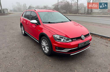 Универсал Volkswagen Golf 2016 в Чернигове