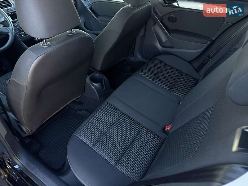 Хетчбек Volkswagen Golf 2011 в Мукачевому