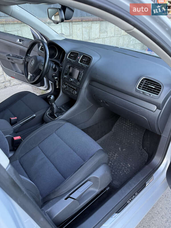 Універсал Volkswagen Golf 2012 в Луцьку