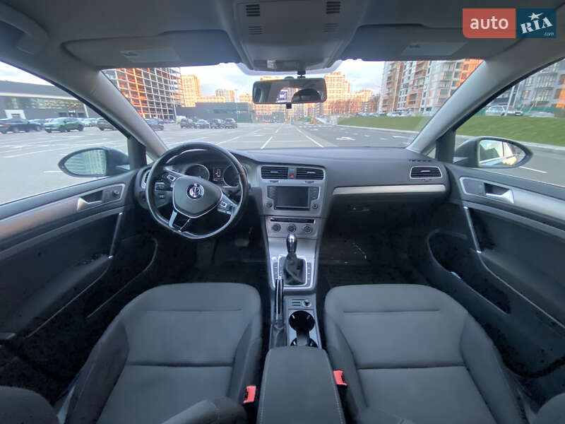 Універсал Volkswagen Golf 2015 в Києві