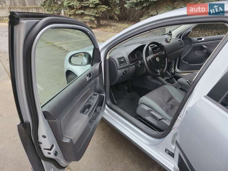 Хэтчбек Volkswagen Golf 2007 в Днепре