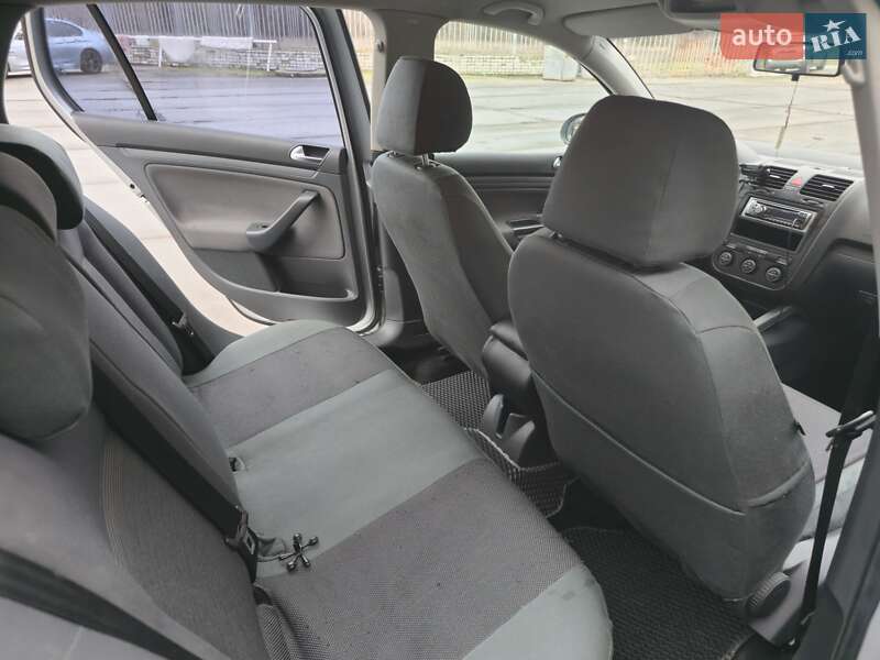 Хэтчбек Volkswagen Golf 2007 в Днепре