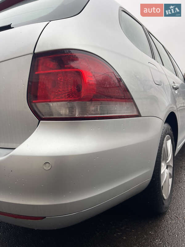 Универсал Volkswagen Golf 2012 в Ровно