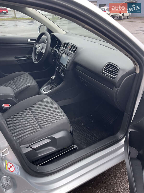 Универсал Volkswagen Golf 2012 в Ровно