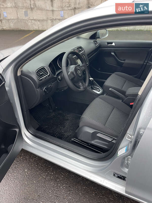 Универсал Volkswagen Golf 2012 в Ровно