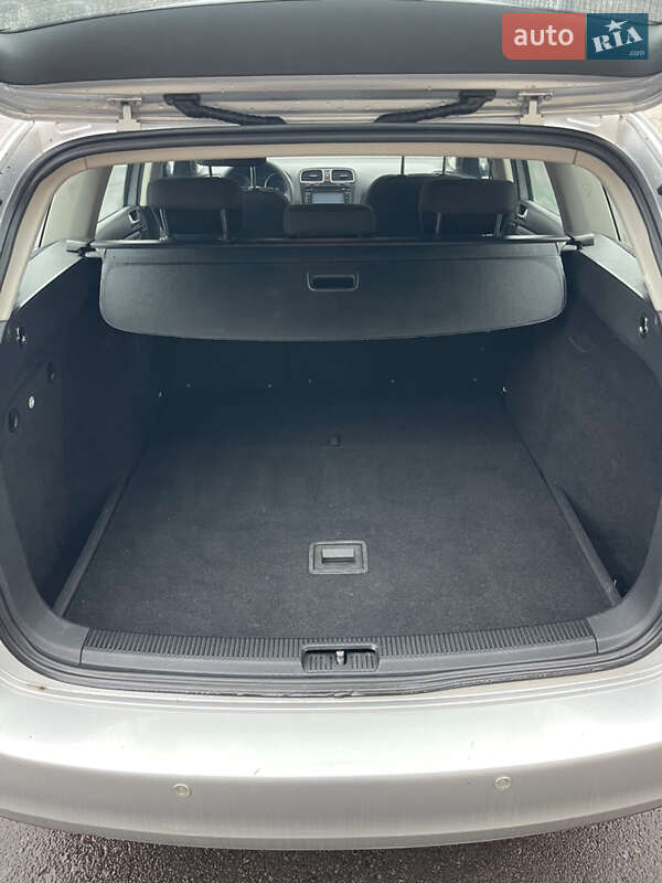 Универсал Volkswagen Golf 2012 в Ровно