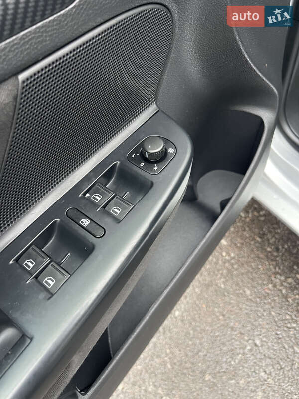 Универсал Volkswagen Golf 2012 в Ровно