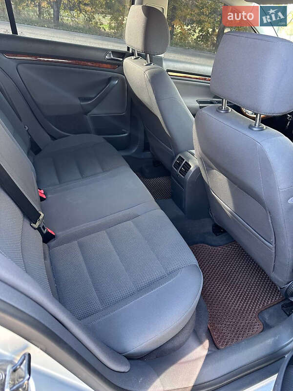 Хетчбек Volkswagen Golf 2004 в Балті