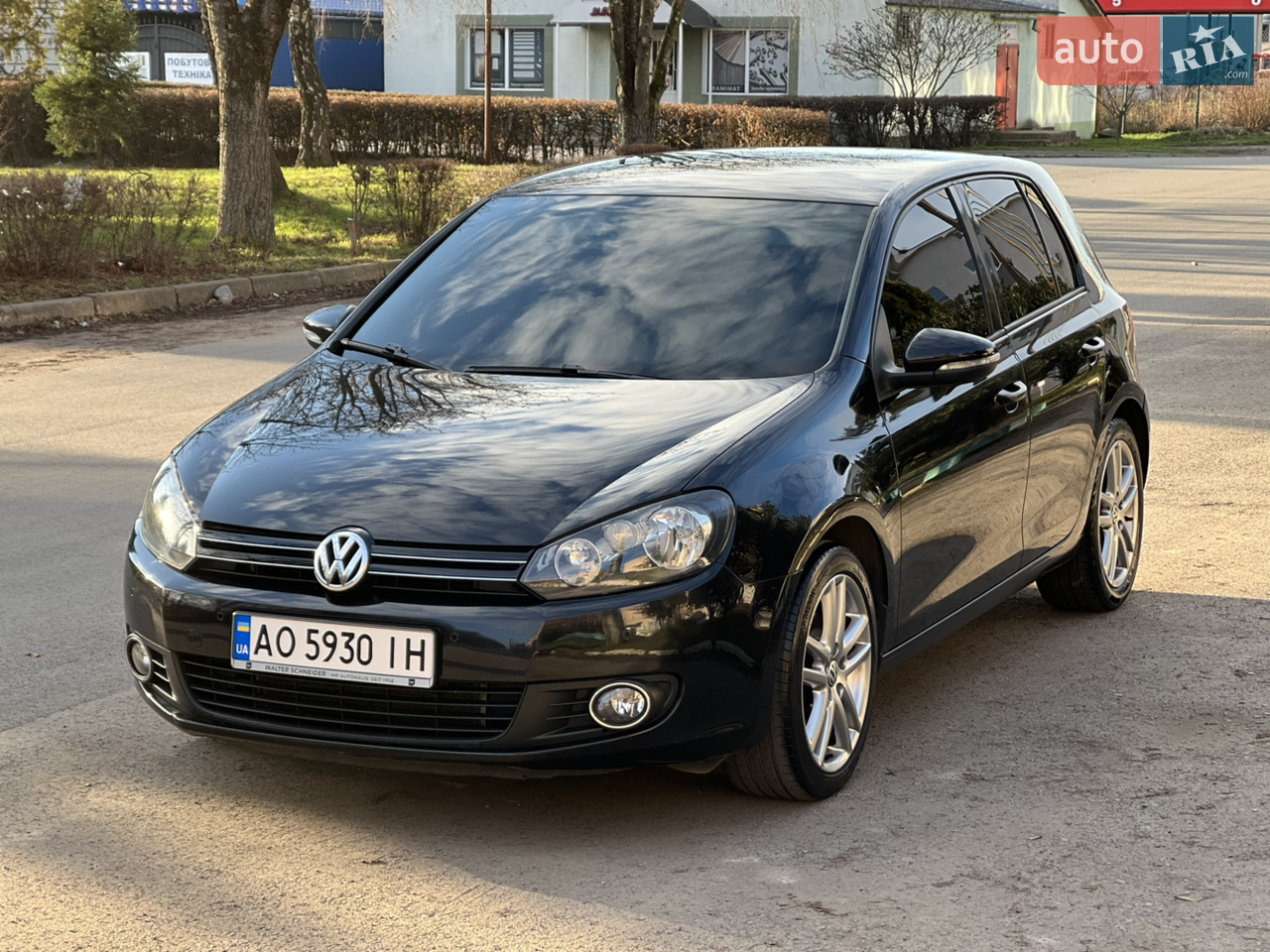 Продаю Гольф 6 2009 року 1.4 ( САХА ) 122 к.с, коробочка 6-ти ступка. 
Машинка в гарному стані, без підкрасу, працює мʼягко та тихенько, салон та все інше як на фото. 
На гарячу та холодну заводиться суперово, не курить, з двигуном, коробкою, ходовою частиною, щепленням і тд питань немає !!! 
Нещодавно була завезена з Німеччини й поставлена на облік. 
Торг присутній, любий огляд, за детальною інф по телефону. 