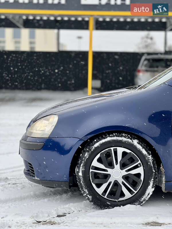 Хетчбек Volkswagen Golf 2005 в Харкові