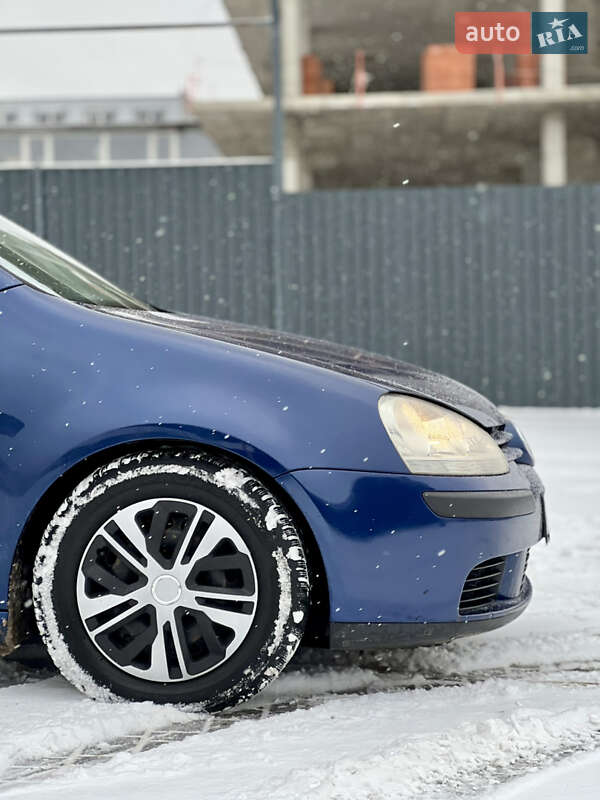 Хетчбек Volkswagen Golf 2005 в Харкові