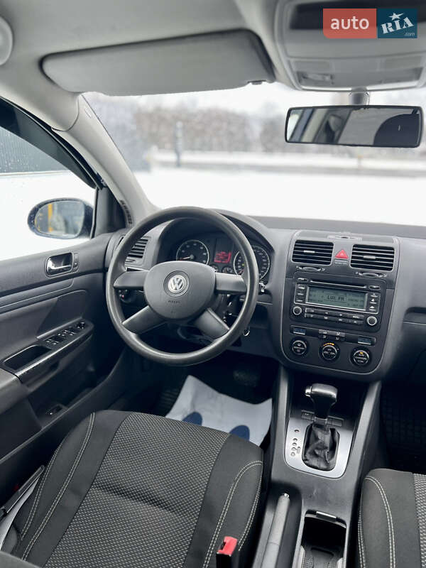 Хетчбек Volkswagen Golf 2005 в Харкові