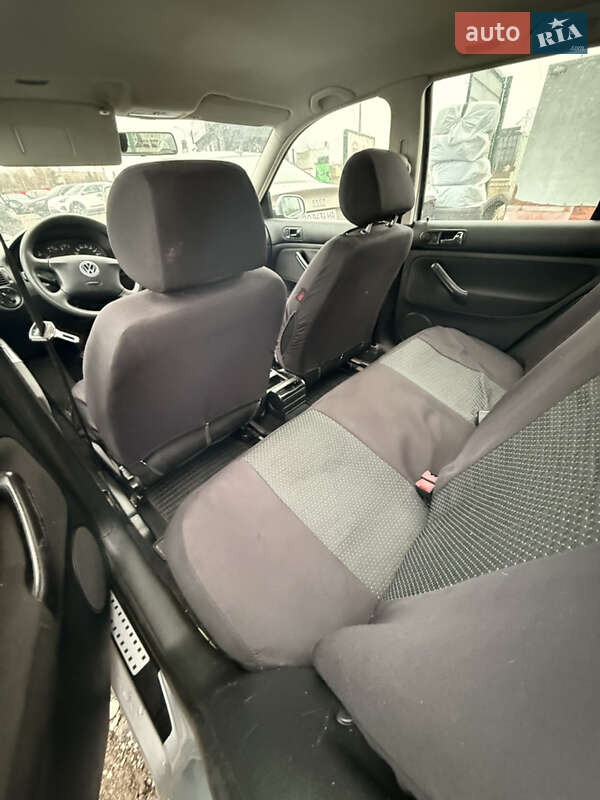 Хетчбек Volkswagen Golf 2002 в Тернополі