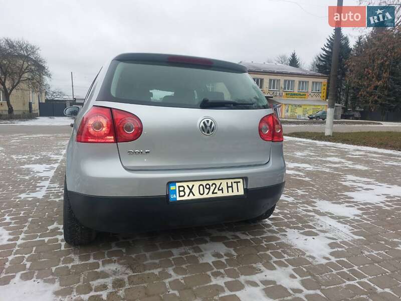 Хетчбек Volkswagen Golf 2004 в Теофіполі