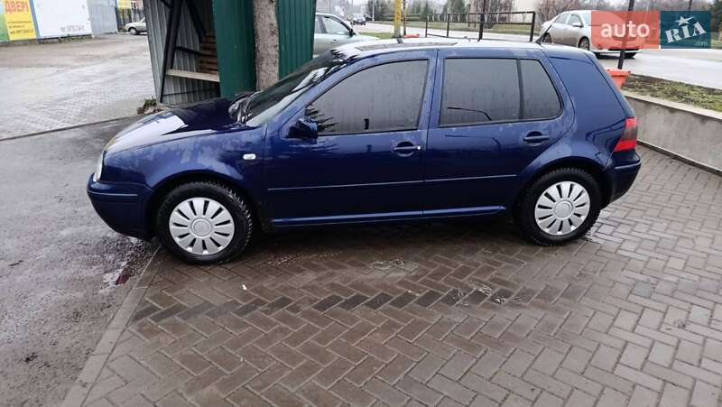 Хэтчбек Volkswagen Golf 2002 в Корсуне-Шевченковском