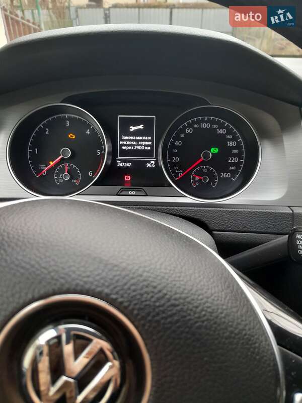 Універсал Volkswagen Golf 2015 в Ужгороді