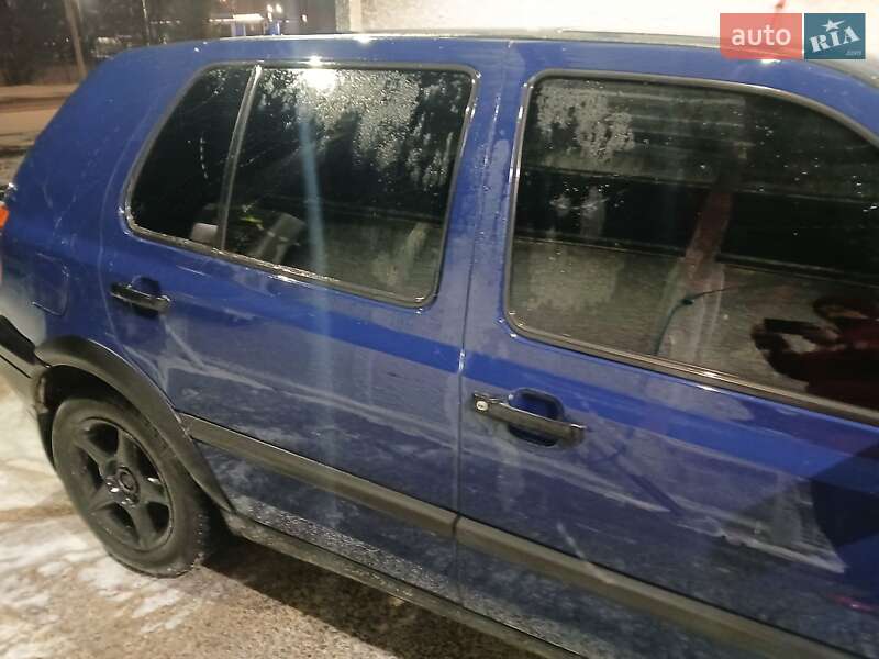 Хетчбек Volkswagen Golf 1994 в Стебнику