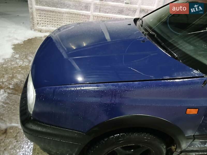 Хетчбек Volkswagen Golf 1994 в Стебнику