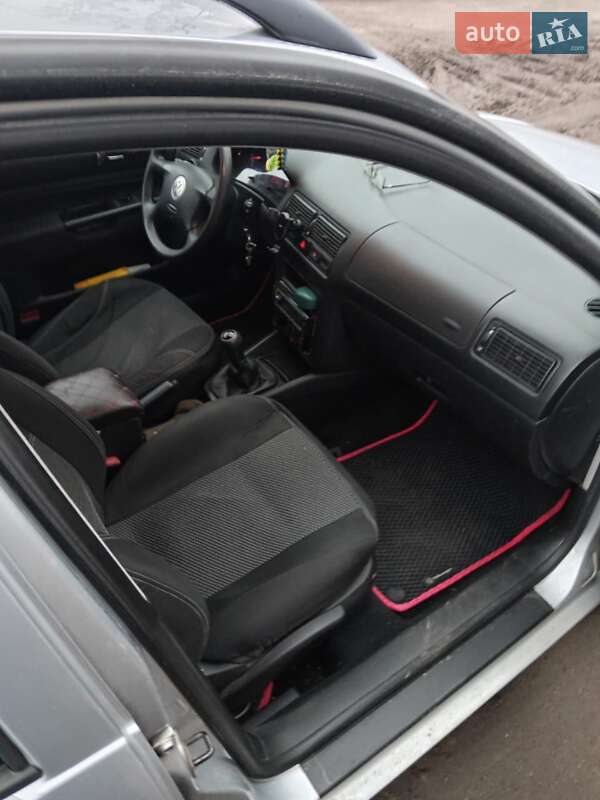 Універсал Volkswagen Golf 2003 в Києві