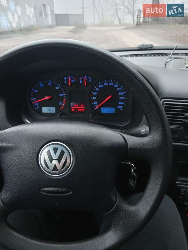 Універсал Volkswagen Golf 2003 в Києві