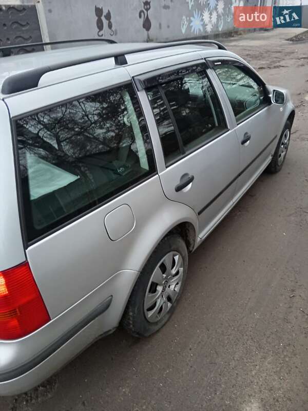 Універсал Volkswagen Golf 2003 в Києві
