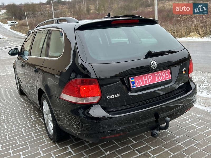 Універсал Volkswagen Golf 2010 в Тернополі