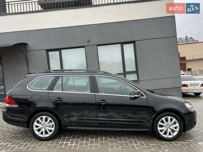 Універсал Volkswagen Golf 2010 в Тернополі