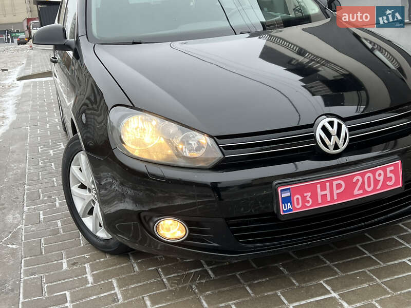Універсал Volkswagen Golf 2010 в Тернополі
