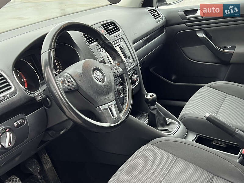 Універсал Volkswagen Golf 2010 в Тернополі