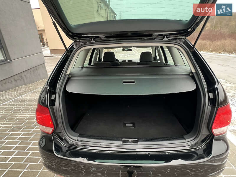 Універсал Volkswagen Golf 2010 в Тернополі