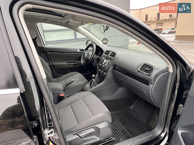 Універсал Volkswagen Golf 2010 в Тернополі