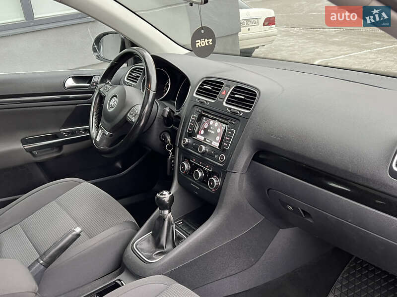 Універсал Volkswagen Golf 2010 в Тернополі