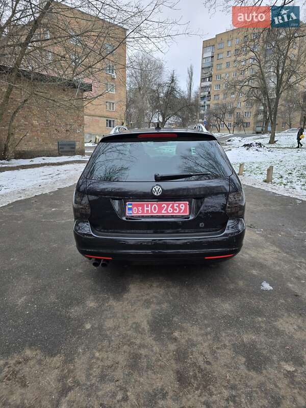 Універсал Volkswagen Golf 2010 в Києві