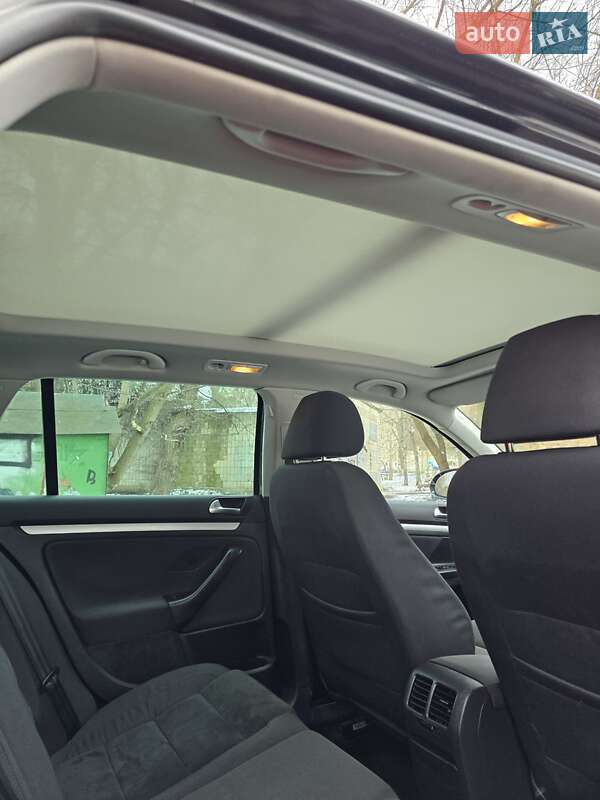 Універсал Volkswagen Golf 2010 в Києві