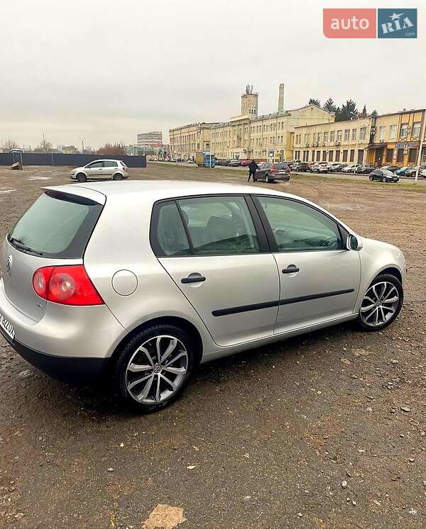Хетчбек Volkswagen Golf 2004 в Харкові