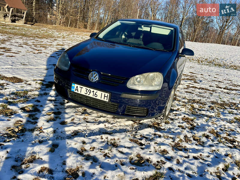 Хетчбек Volkswagen Golf 2003 в Долині
