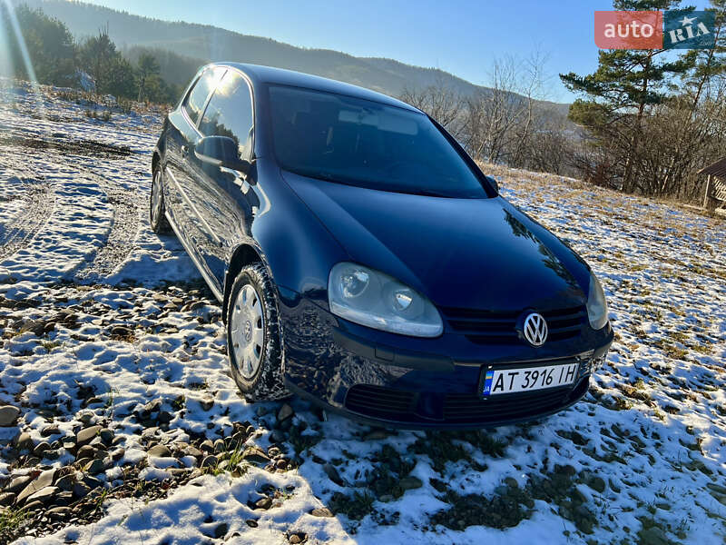 Хетчбек Volkswagen Golf 2003 в Долині