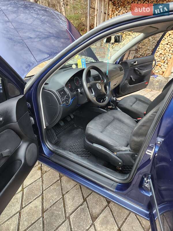 Хэтчбек Volkswagen Golf 2000 в Славском