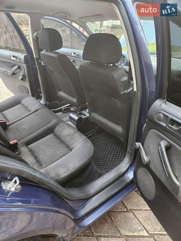 Хэтчбек Volkswagen Golf 2000 в Славском