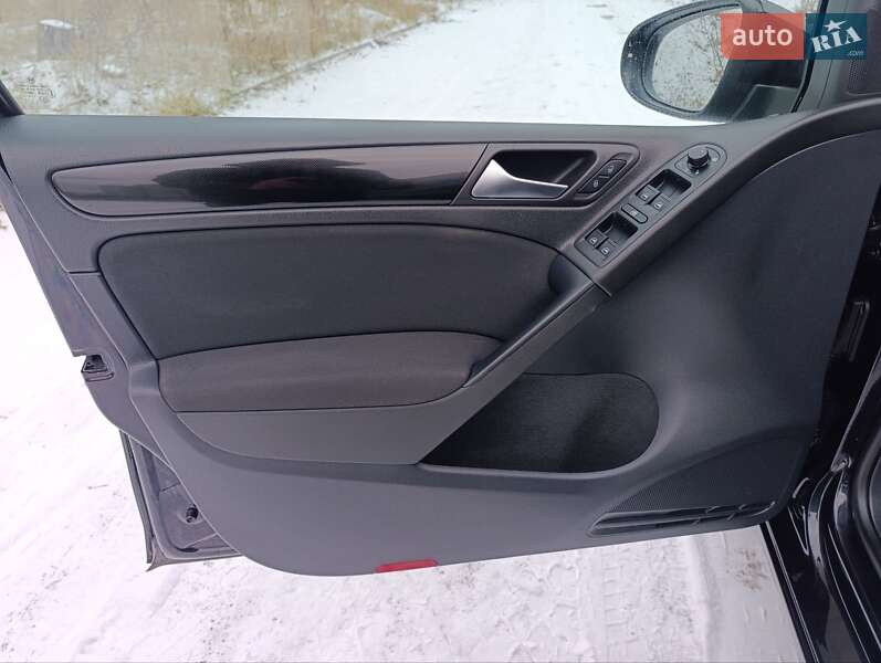 Хетчбек Volkswagen Golf 2011 в Києві