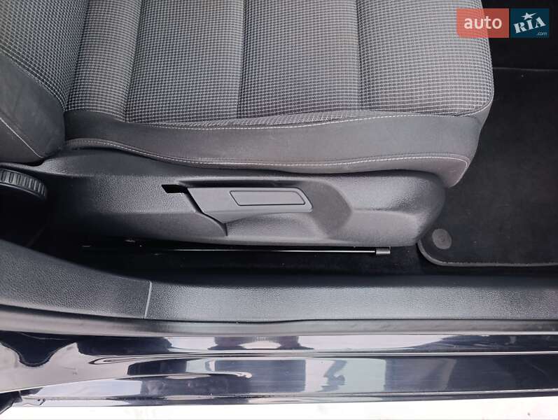 Хетчбек Volkswagen Golf 2011 в Києві